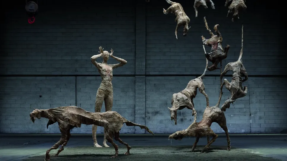 L’opera è costituita da 36 sculture realizzate con vari materiali