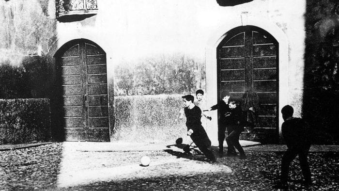 https://storage.ecodibergamo.it/media/photologue/2025/10/1/photos/cache/pino-mariani-e-le-sue-istantanee-di-uninfanzia-in-dialetto_a07a17de-9e3b-11f0-85d5-8e765c89b52c_1920_1080_v3_large_16_9.jpg
