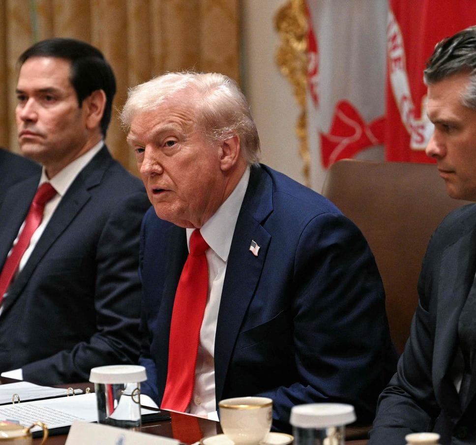 Donald Trump durante la riunione di gabinetto alla Casa Bianca per parlare dell’accordo Donald Trump durante la riunione di gabinetto alla Casa Bianca per parlare dell’accordo
