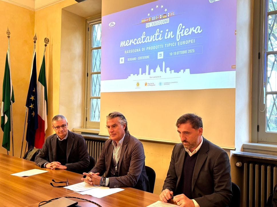 La presentazione di Mercatanti in fiera, da sinistra: Filippo Caselli, direttore Confesercenti Bergamo, Sergio Gandi, vice sindaco e assessore al commercio di Bergamo e Cesare Rossi, direttore di Promozioni Confesercenti Bergamo La presentazione di Mercatanti in fiera, da sinistra: Filippo Caselli, direttore Confesercenti Bergamo, Sergio Gandi, vice sindaco e assessore al commercio di Bergamo e Cesare Rossi, direttore di Promozioni Confesercenti Bergamo