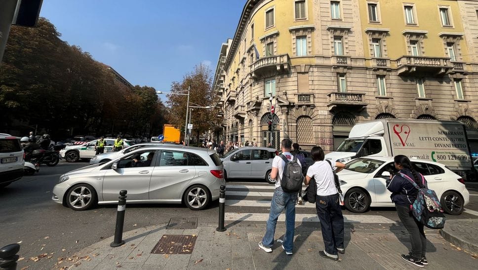Tutto bloccato in centro città per l’arrivo del Giro di Lombardia nella mattinata di sabato 11 ottobre a Bergamo Tutto bloccato in centro città per l’arrivo del Giro di Lombardia nella mattinata di sabato 11 ottobre a Bergamo
