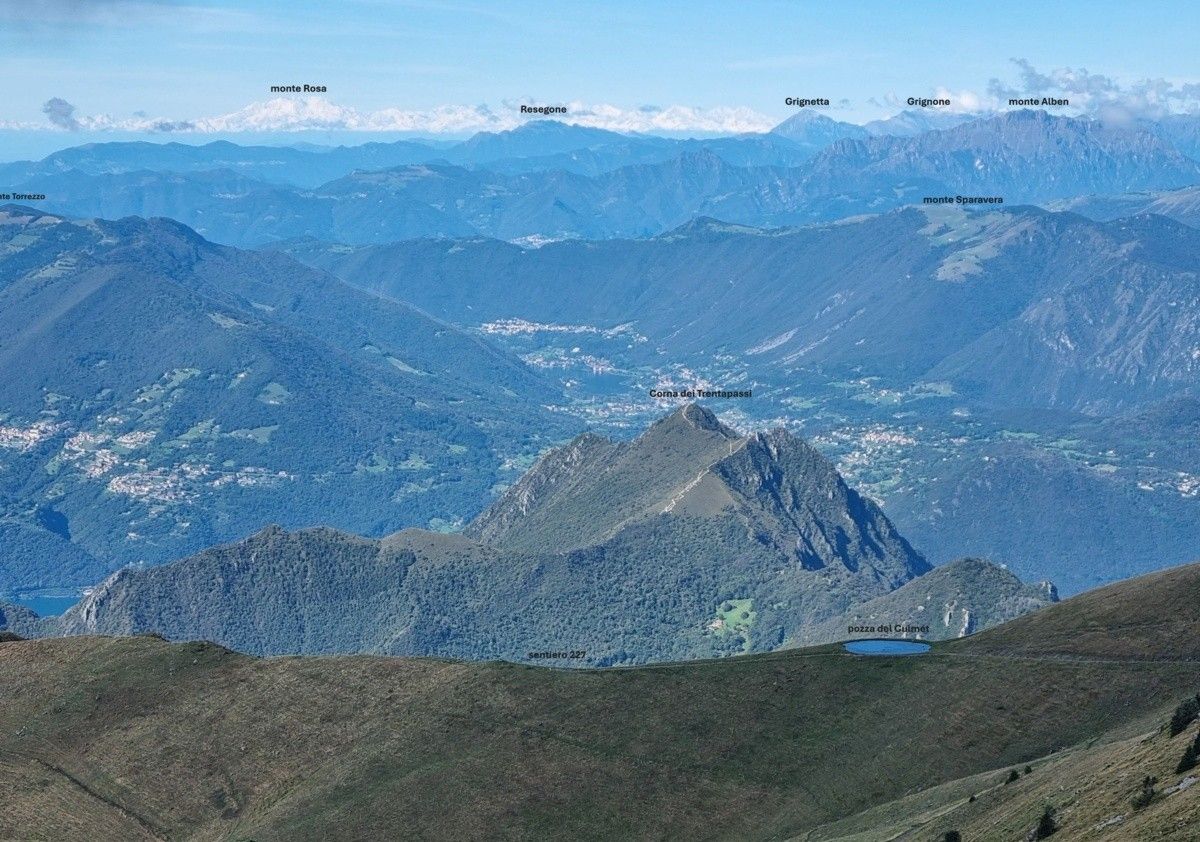 Il primo tratto di discesa dal rifugio Almici (sent. 227)