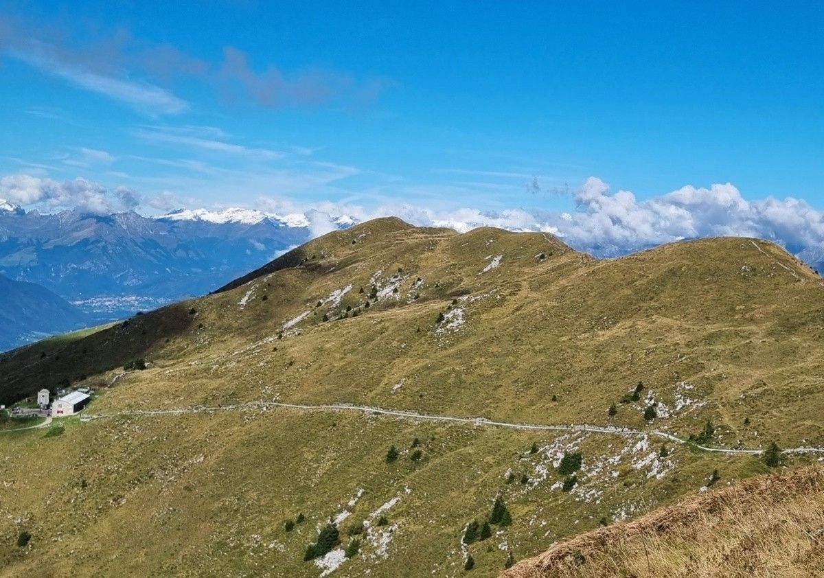 Il rifugio Almici e il Dosso Pedalta