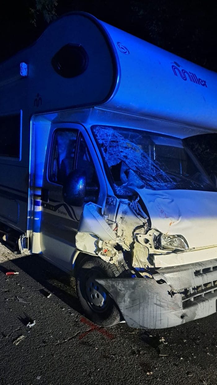 Il camper coinvolto nello schianto