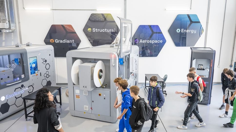 Studenti in visita al laboratorio di EsaNano Tech