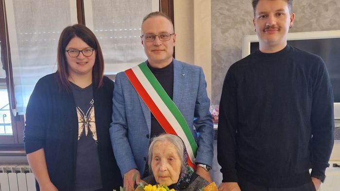 https://storage.ecodibergamo.it/media/photologue/2025/10/12/photos/cache/premolo-festeggia-la-decana-rosa-esempio-di-vita_f38f3802-a7a3-11f0-ab25-27d30ab876f4_1920_1080_v3_large_16_9.jpeg