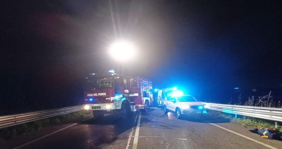 Vigili del fuoco sul luogo dello schianto