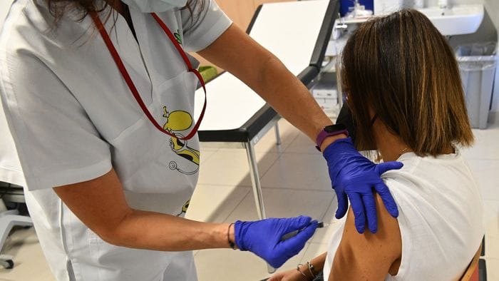 Dal 13 ottobre vaccinazione antinfluenzale gratuita per tutti i cittadini della Lombardia Dal 13 ottobre vaccinazione antinfluenzale gratuita per tutti i cittadini della Lombardia