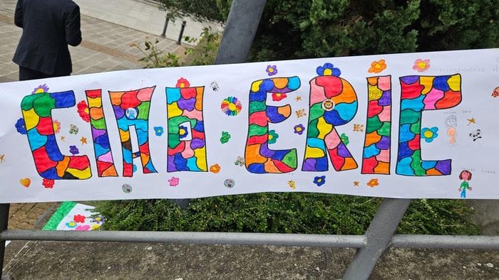 «Ciao Eric», i colori dei compagni di scuola per l’addio a Redona: «Una gioia averti conosciuto» «Ciao Eric», i colori dei compagni di scuola per l’addio a Redona: «Una gioia averti conosciuto»