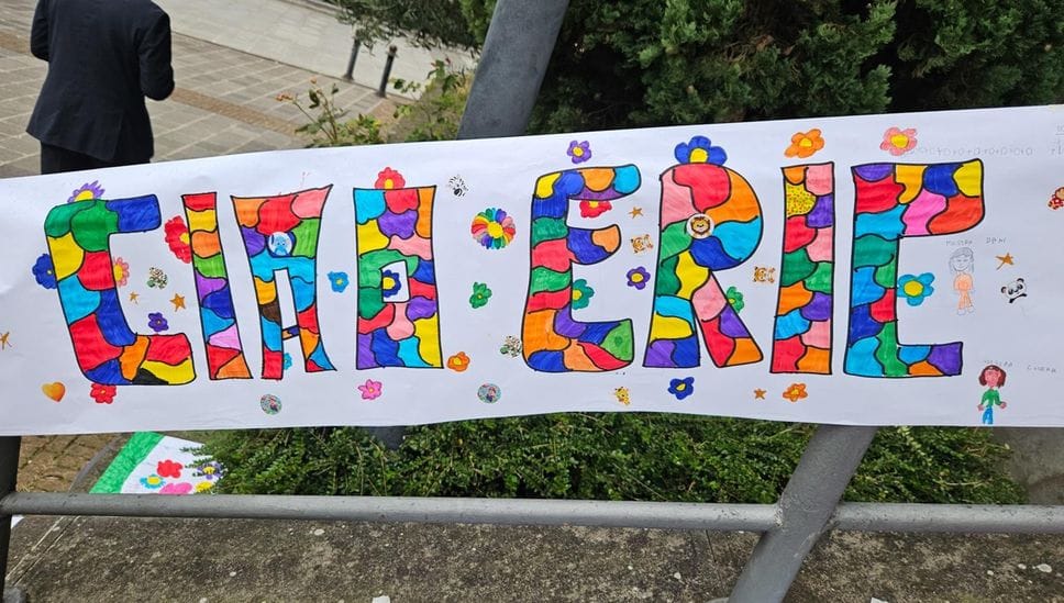 L’ultimo saluto a Eric Paladini a Redona: uno striscione preparato dagli amici del bimbo di 8 anni morto per una forma rara di tumore L’ultimo saluto a Eric Paladini a Redona: uno striscione preparato dagli amici del bimbo di 8 anni morto per una forma rara di tumore