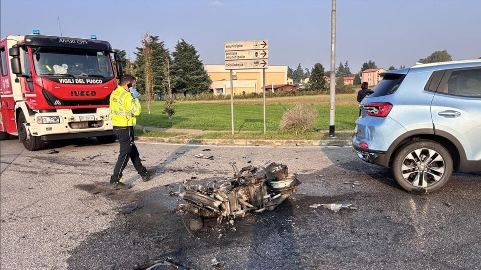 La moto distrutta a Verderio: morto un 54enne di Madone (la foto è da laprovinciaunicatv.it) La moto distrutta a Verderio: morto un 54enne di Madone (la foto è da laprovinciaunicatv.it)