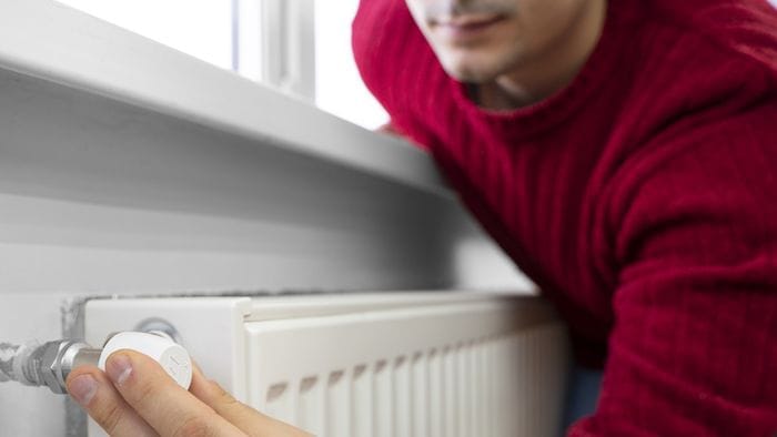 bollette in dieci anni importi lievitati l8217elettricit224 su del 74 il gas del 39