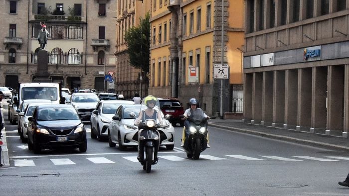In centro a Bergamo due ore senza corrente: un guasto privato ha fatto «scattare» l’interruttore In centro a Bergamo due ore senza corrente: un guasto privato ha fatto «scattare» l’interruttore