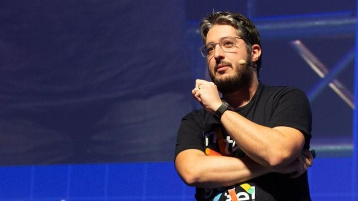 la scienza diventa spettacolo sul palco elettroni e algoritmi