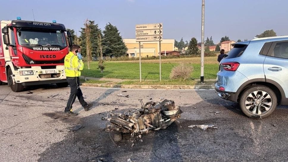 I mezzi coinvolti nel’incidente avvenuto nel pomeriggio di lunedì 13 ottobre a Verderio, nel Lecchese I mezzi coinvolti nel’incidente avvenuto nel pomeriggio di lunedì 13 ottobre a Verderio, nel Lecchese