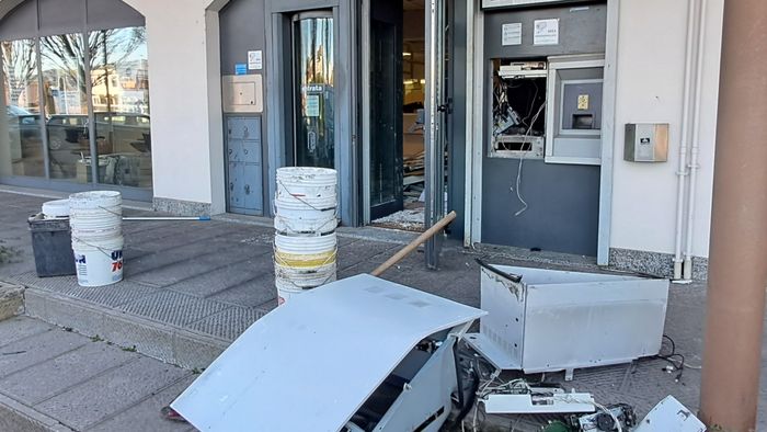 https://storage.ecodibergamo.it/media/photologue/2025/10/16/photos/cache/colpi-ai-bancomat-anche-nella-bergamasca-6-arresti-tra-brescia-asti-lodi-e-mi_30dc4e3c-aa76-11f0-b221-31e719b4b64b_1920_1080_v3_large_16_9.jpg