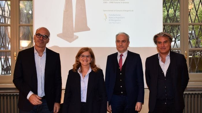 https://storage.ecodibergamo.it/media/photologue/2025/10/16/photos/cache/fondazione-banca-popolare-di-bergamo-dona-alla-citta-il-grande-cardinale-in-pie_a29c214e-aab9-11f0-b221-31e719b4b64b_1920_1080_v3_large_16_9.jpg