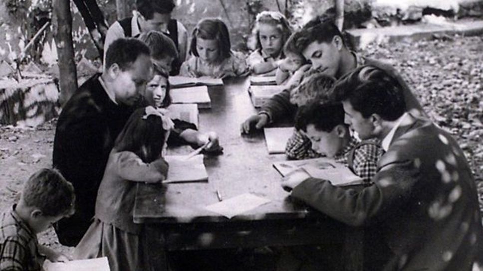 Per don Milani «l’educazione deve essere impostata sull’esempio, non solo sull’istruzione» Per don Milani «l’educazione deve essere impostata sull’esempio, non solo sull’istruzione»