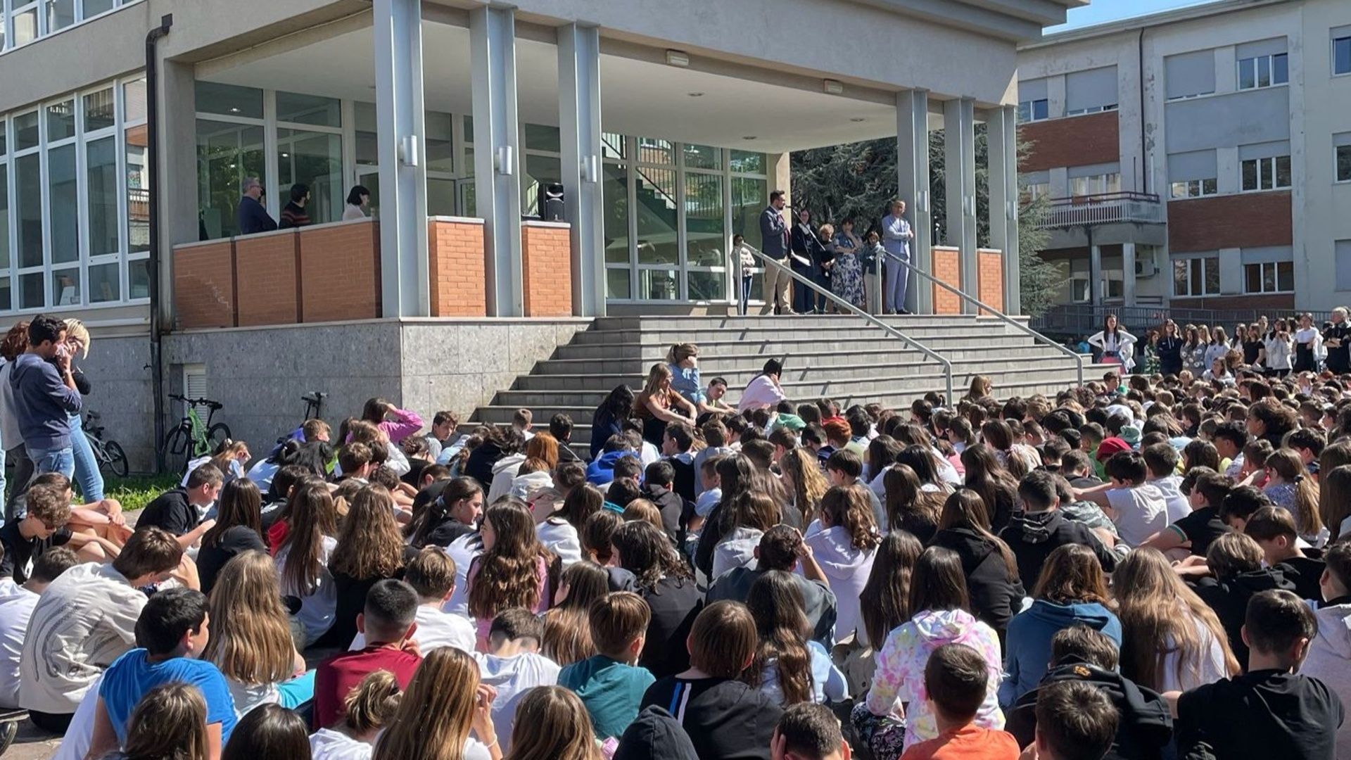 «Educare è amare»: «BergamoIncontra» si interroga sul futuro della scuola e dei giovani «Educare è amare»: «BergamoIncontra» si interroga sul futuro della scuola e dei giovani