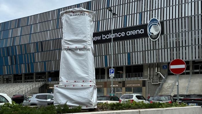 https://storage.ecodibergamo.it/media/photologue/2025/10/17/photos/cache/atalanta-stasera-la-festa-per-i-118-anni-con-inaugurazione-della-statua-delle_6d099a84-aad7-11f0-b221-31e719b4b64b_1920_1080_v3_large_16_9.jpeg