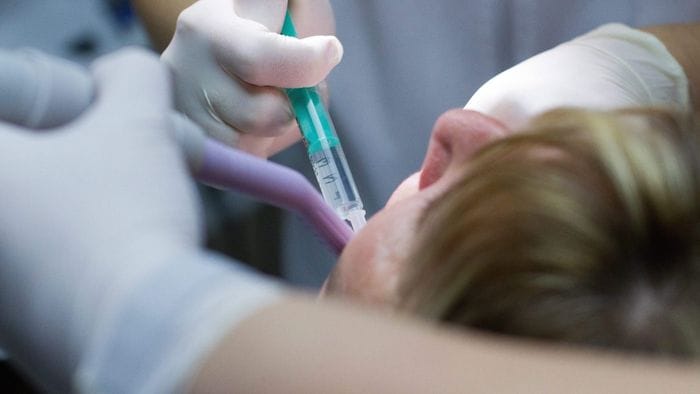 Scoperto falso dentista in uno studio autorizzato: quattro denunce e sequestri a Bergamo Scoperto falso dentista in uno studio autorizzato: quattro denunce e sequestri a Bergamo