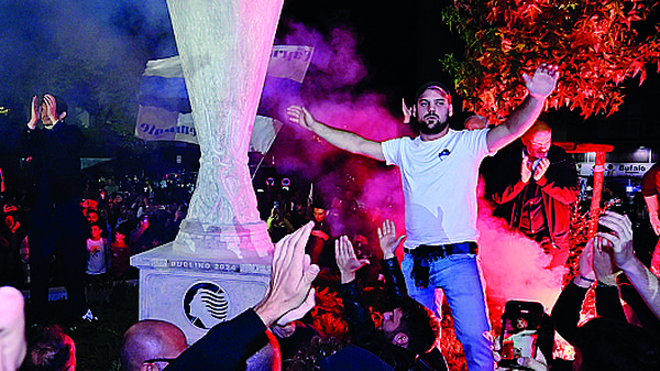 La folla dei tifosi nerazzurri sotto la curva Sud