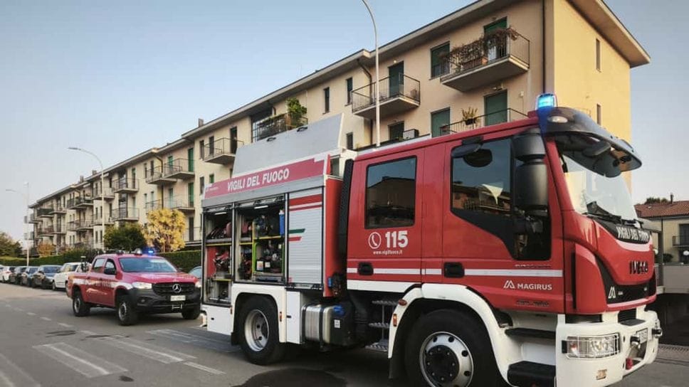 L’intervento die vigili del fuoco a Lallio per un incendio scoppiato in appartamento di una palazzina. Nessun ferito. L’intervento die vigili del fuoco a Lallio per un incendio scoppiato in appartamento di una palazzina. Nessun ferito.