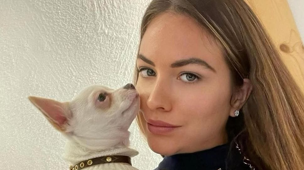 Pamela Genini, 29 anni, con la sua cagnolina Bianca Pamela Genini, 29 anni, con la sua cagnolina Bianca