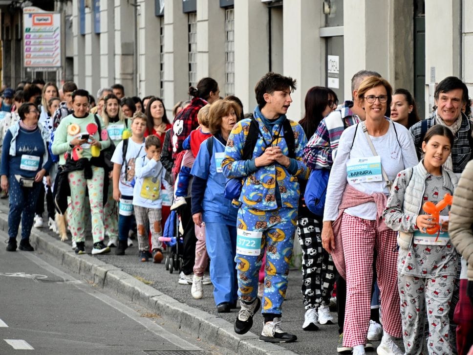 Alcuni momenti della Pigiama Run, sono stati oltre 2.300 gli iscritti