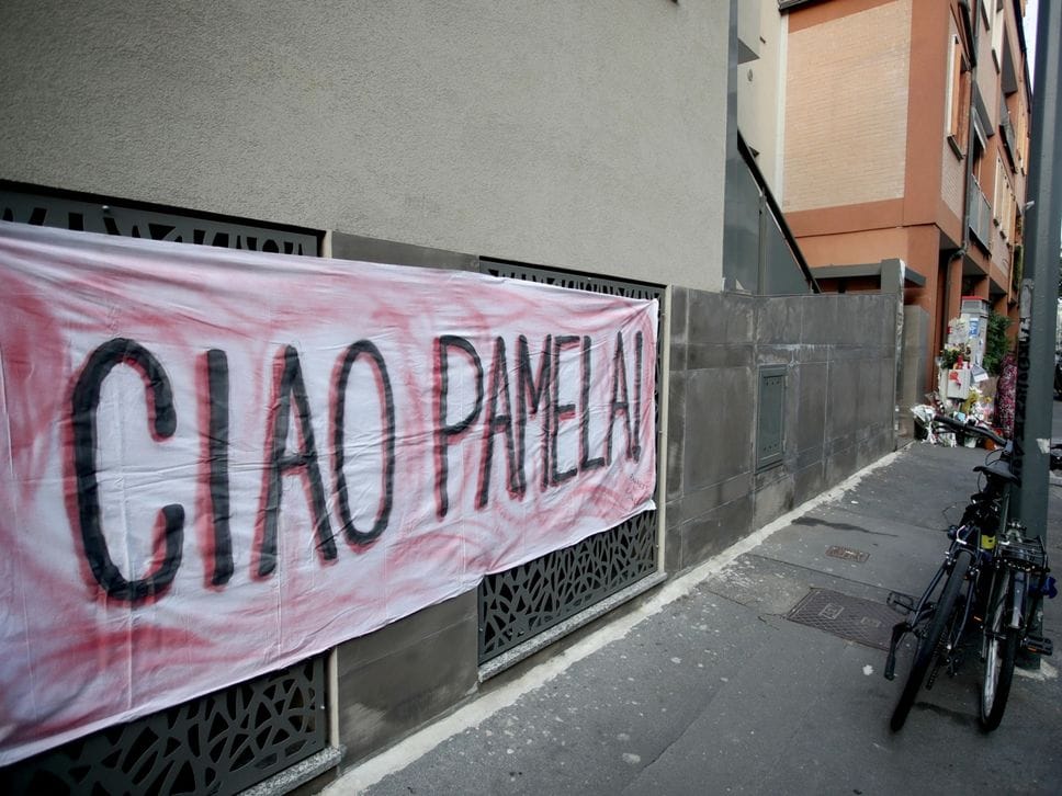 Alcune immagine della fiaccolata per «Pamaela e per tutte» a Milano