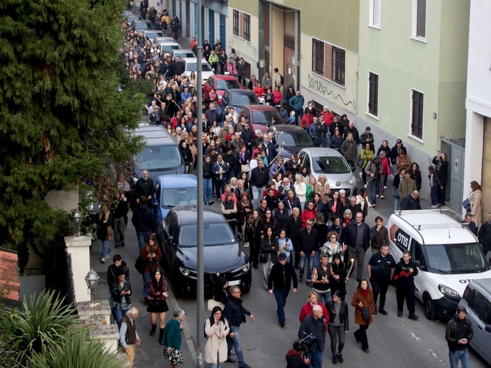 Alcune immagine della fiaccolata per «Pamaela e per tutte» a Milano