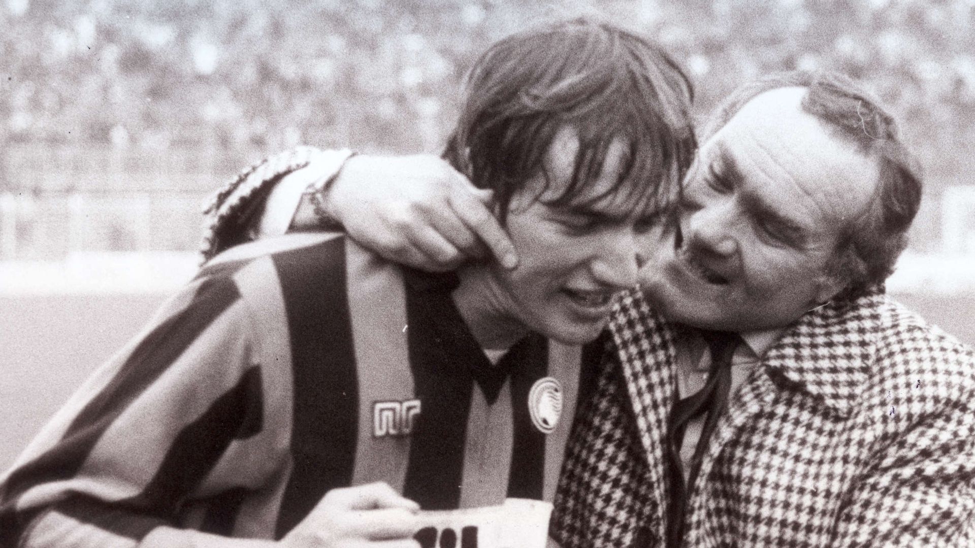 https://storage.ecodibergamo.it/media/photologue/2025/10/19/photos/ogni-partita-una-storia-quel-primo-gol-di-pacione-in_b8c74da0-ab71-11f0-b221-31e719b4b64b_1920_1080.JPG
