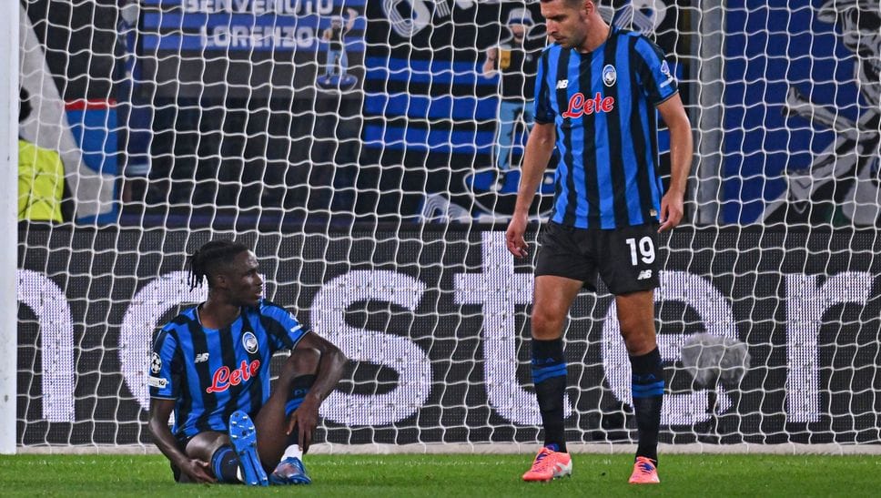 Kossounou a terra dopo l’infortunio subito martedì 30 settembre nella gara di Champions contro il Club Brugge Kossounou a terra dopo l’infortunio subito martedì 30 settembre nella gara di Champions contro il Club Brugge