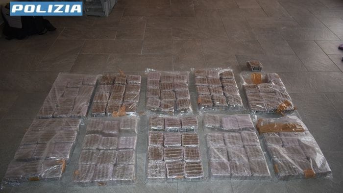 Blitz antidroga: 22 indagati e sequestrati oltre 110 kg di hashish