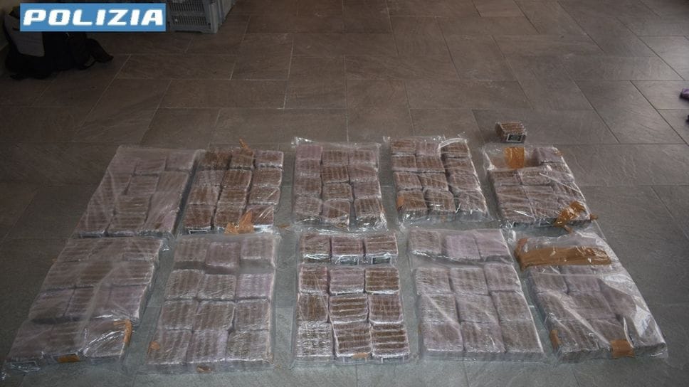 La droga sequestrata dalla Polizia e una banda sgominata che operava nella Bassa bergamasca La droga sequestrata dalla Polizia e una banda sgominata che operava nella Bassa bergamasca