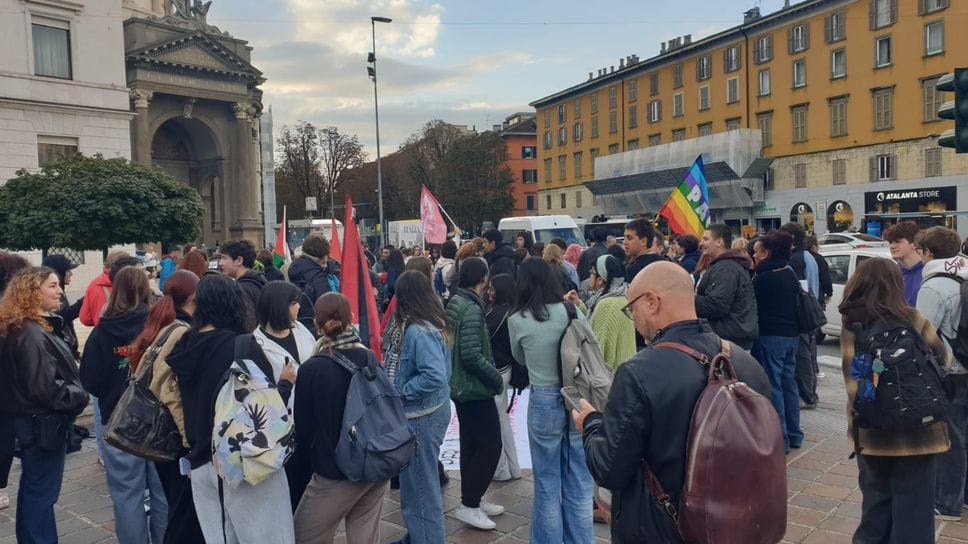 Il presidio degli studenti in Porta Nuova giovedì 2 ottobre alle 8