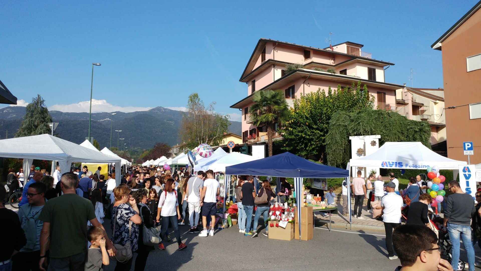 https://storage.ecodibergamo.it/media/photologue/2025/10/2/photos/sorisole-festeggia-20-anni-di-comunita-e-tradizione-con-la-festa-dautunno_c16394a6-9ed2-11f0-85d5-8e765c89b52c_1920_1080.jpg