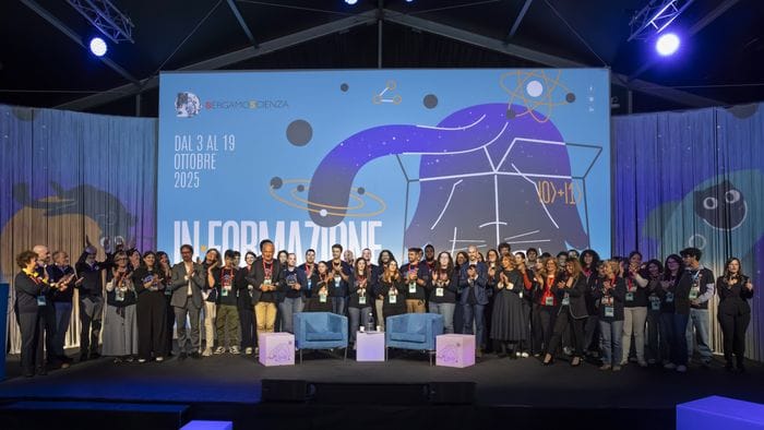 https://storage.ecodibergamo.it/media/photologue/2025/10/20/photos/cache/bergamoscienza-ledizione-2025-si-chiude-con-oltre-400mila-partecipanti_61945f6e-add8-11f0-8cce-bf1b9d25f283_1920_1080_v3_large_16_9.jpg