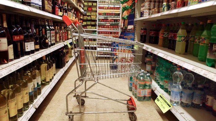 https://storage.ecodibergamo.it/media/photologue/2025/10/20/photos/cache/carovita-una-famiglia-su-tre-taglia-sul-cibo_0c3a52f4-ad23-11f0-b221-31e719b4b64b_1920_1080_v3_large_16_9.JPG