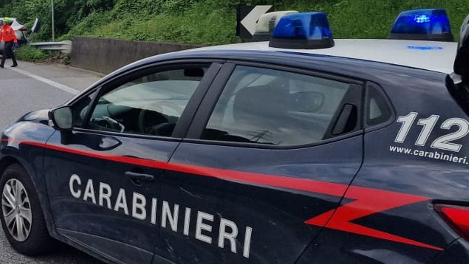 Un’auto dei carabinieri in una foto d’archivio Un’auto dei carabinieri in una foto d’archivio