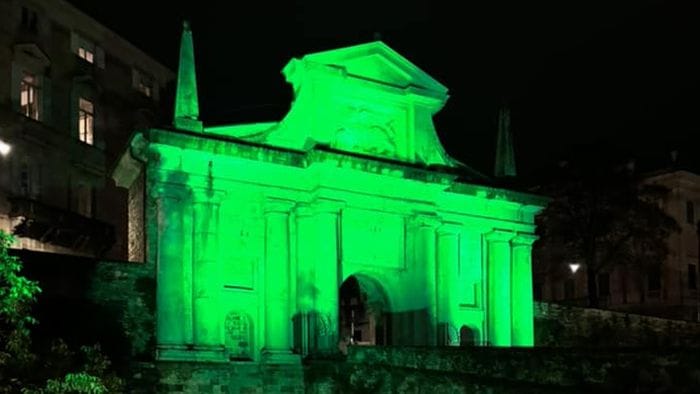 Porta San Giacomo si illumina di verde per la Settimana di sensibilizzazione sul test del portatore sano di fibrosi cistica Porta San Giacomo si illumina di verde per la Settimana di sensibilizzazione sul test del portatore sano di fibrosi cistica