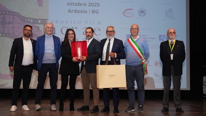https://storage.ecodibergamo.it/media/photologue/2025/10/20/photos/cache/sacrae-scenae-vince-il-film-sulla-storia-di-santalfonso_54600f68-ad2f-11f0-b221-31e719b4b64b_1920_1080_v3_large_16_9.jpeg