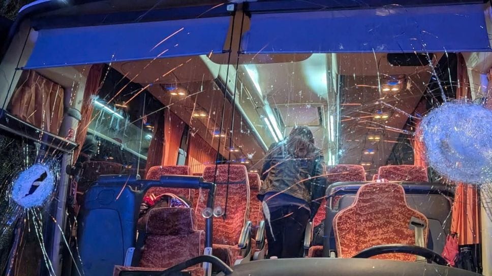 Assalto al bus dei tifosi sulla Rieti - Terni dopo la partita di basket di A2 tra Rieti e Pistoia: muore l’autista Assalto al bus dei tifosi sulla Rieti - Terni dopo la partita di basket di A2 tra Rieti e Pistoia: muore l’autista