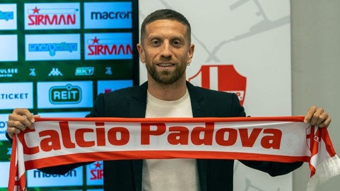 Gomez può tornare a giocare nel Padova. Su «L’Eco» del 23 ottobre l’intervista Gomez può tornare a giocare nel Padova. Su «L’Eco» del 23 ottobre l’intervista