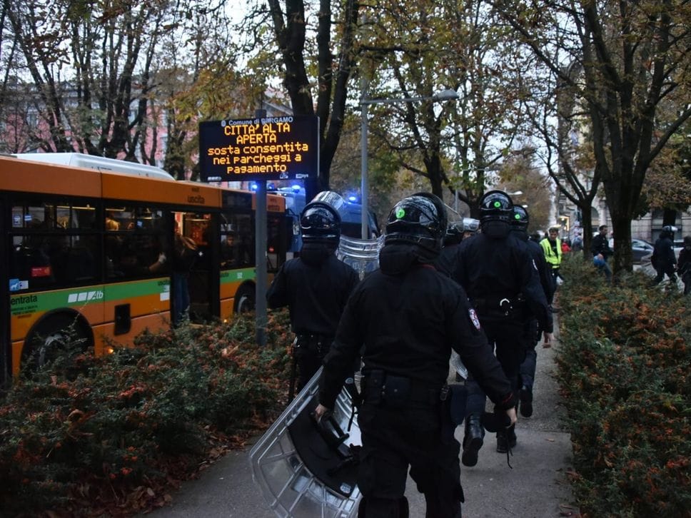 Sulle navette verso lo stadio