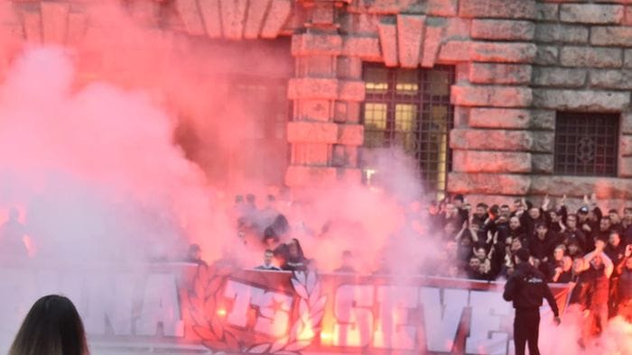 I tifosi cechi allo stadio dopo il corteo in centro a Bergamo. Atalanta, i convocati della gara con lo Slavia Praga Foto e video I tifosi cechi allo stadio dopo il corteo in centro a Bergamo. Atalanta, i convocati della gara con lo Slavia Praga Foto e video