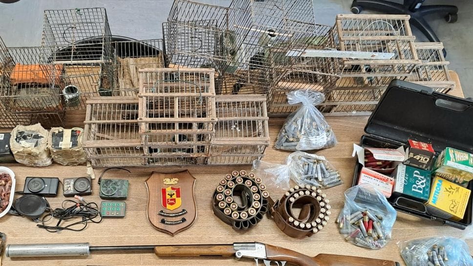 Il materiale per la caccia sequestrato dalla Polizia provinciale di Bergamo Il materiale per la caccia sequestrato dalla Polizia provinciale di Bergamo