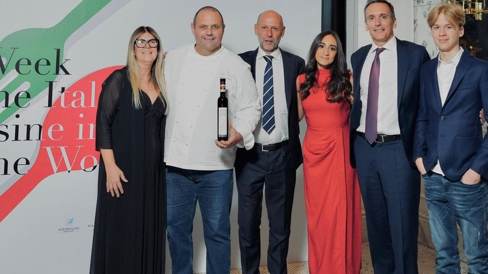 La famiglia Biava a Baku con Bobo Cerea e l’ambasciatore La famiglia Biava a Baku con Bobo Cerea e l’ambasciatore