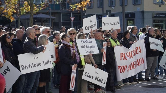 bergamo il corteo con i comitati dei cittadini chiede pi249 sicurezza da Ecodibergamo.it bergamo il corteo con i comitati dei cittadini chiede pi249 sicurezza