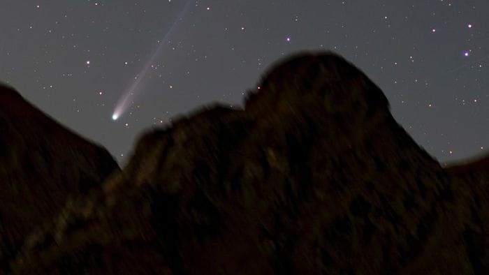 Lo spettacolare passaggio della cometa Lemmon sulle Orobie vista dal Monte Avaro  Foto Lo spettacolare passaggio della cometa Lemmon sulle Orobie vista dal Monte Avaro  Foto